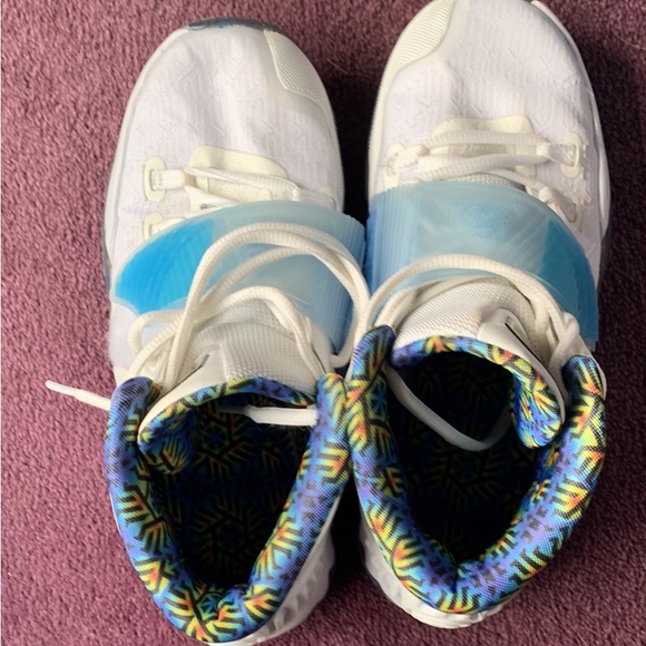 Nike Kyrie 6, sell for 170, hardly worn, 150 obo - Picture 4 of 4